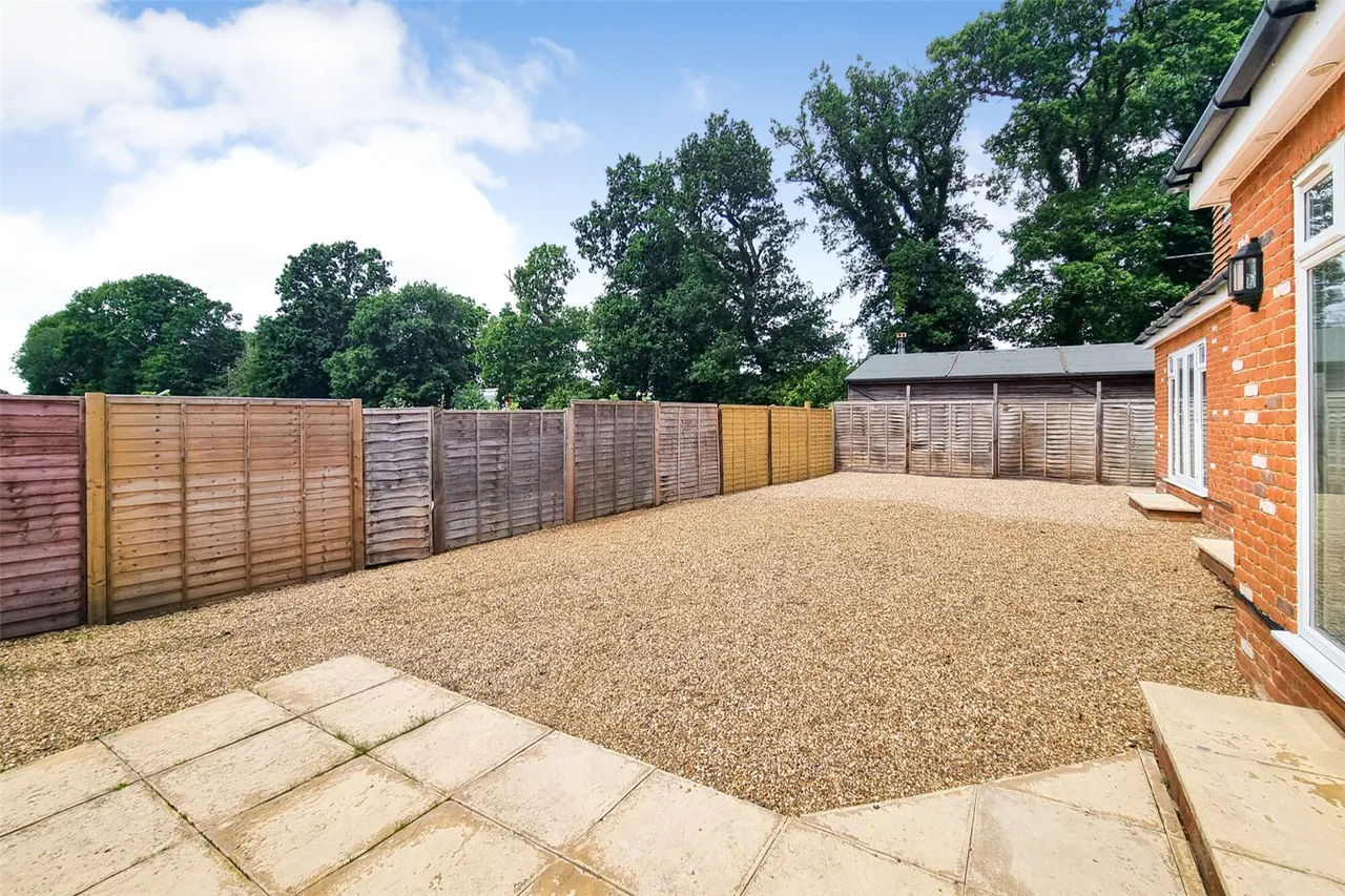 Mytchett Road, Mytchett, Camberley, Surrey, GU16 6AH, photo 15