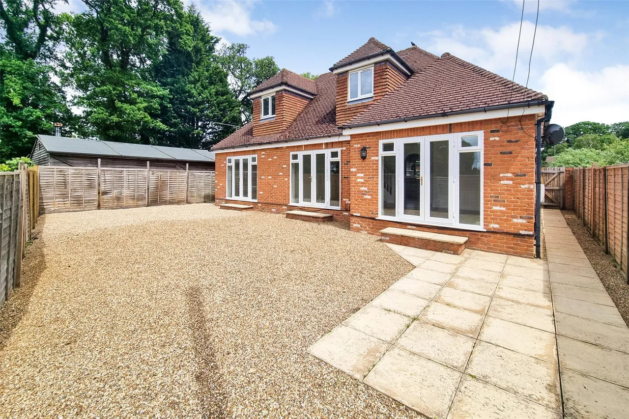 Mytchett Road, Mytchett, Camberley, Surrey, GU16 6AH, photo 2