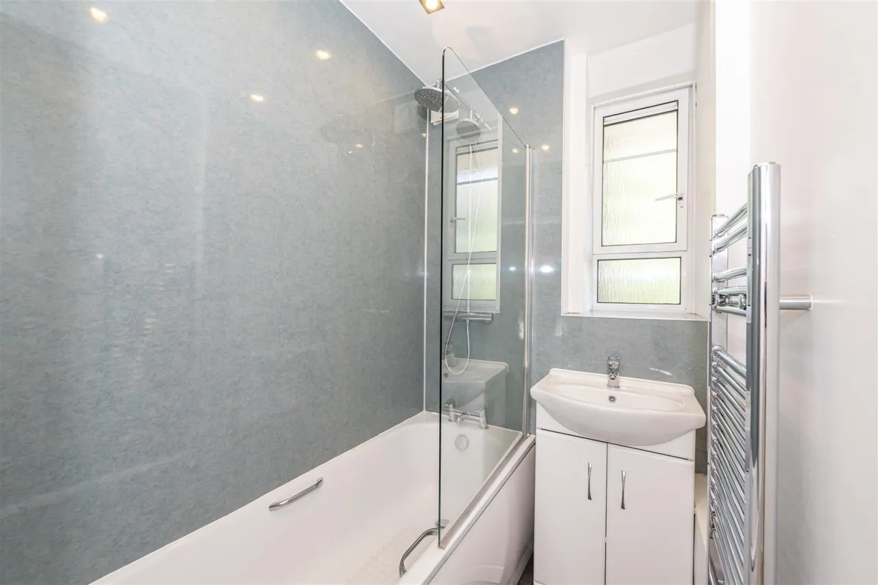 Auckland House, White City Estate, London, photo 5