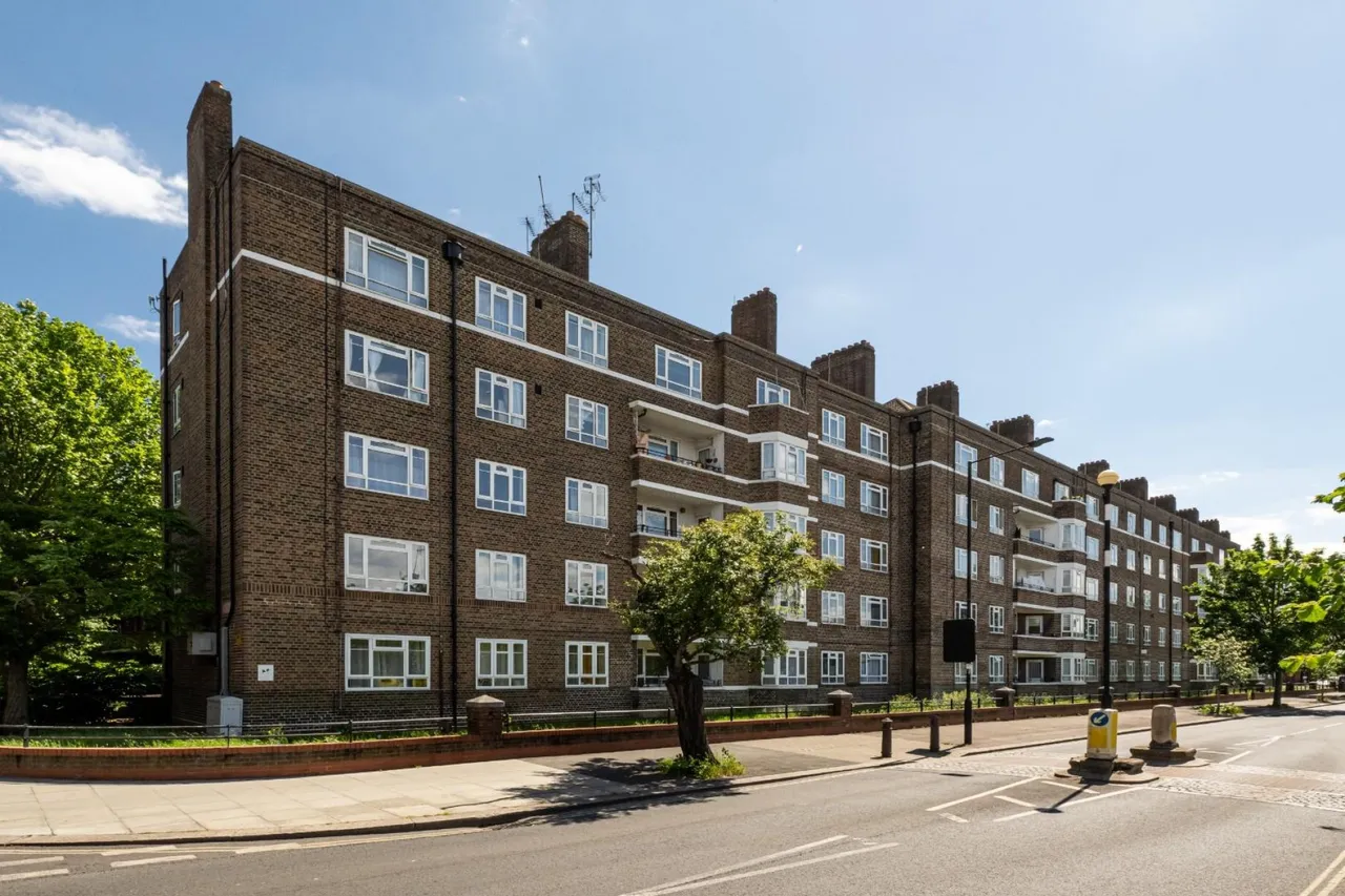 Auckland House, White City Estate, London, photo 4