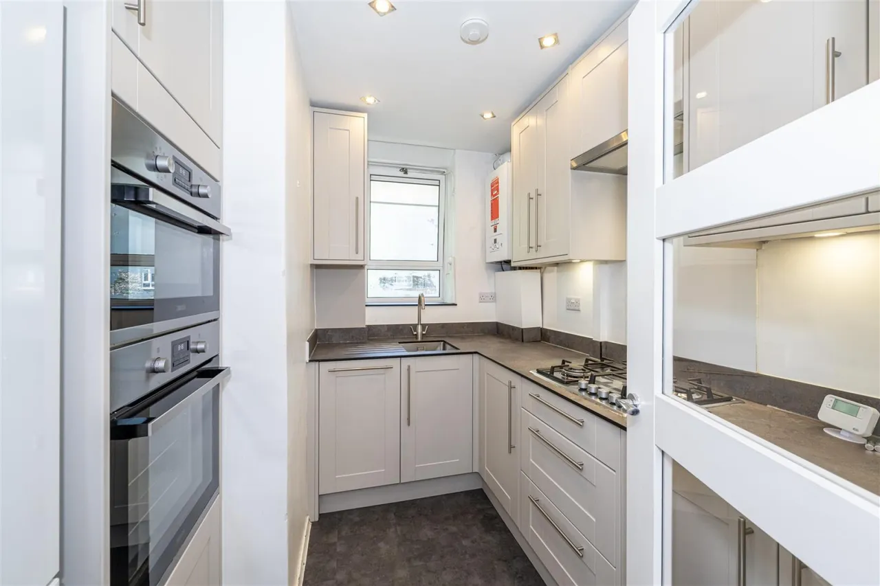 Auckland House, White City Estate, London, photo 9