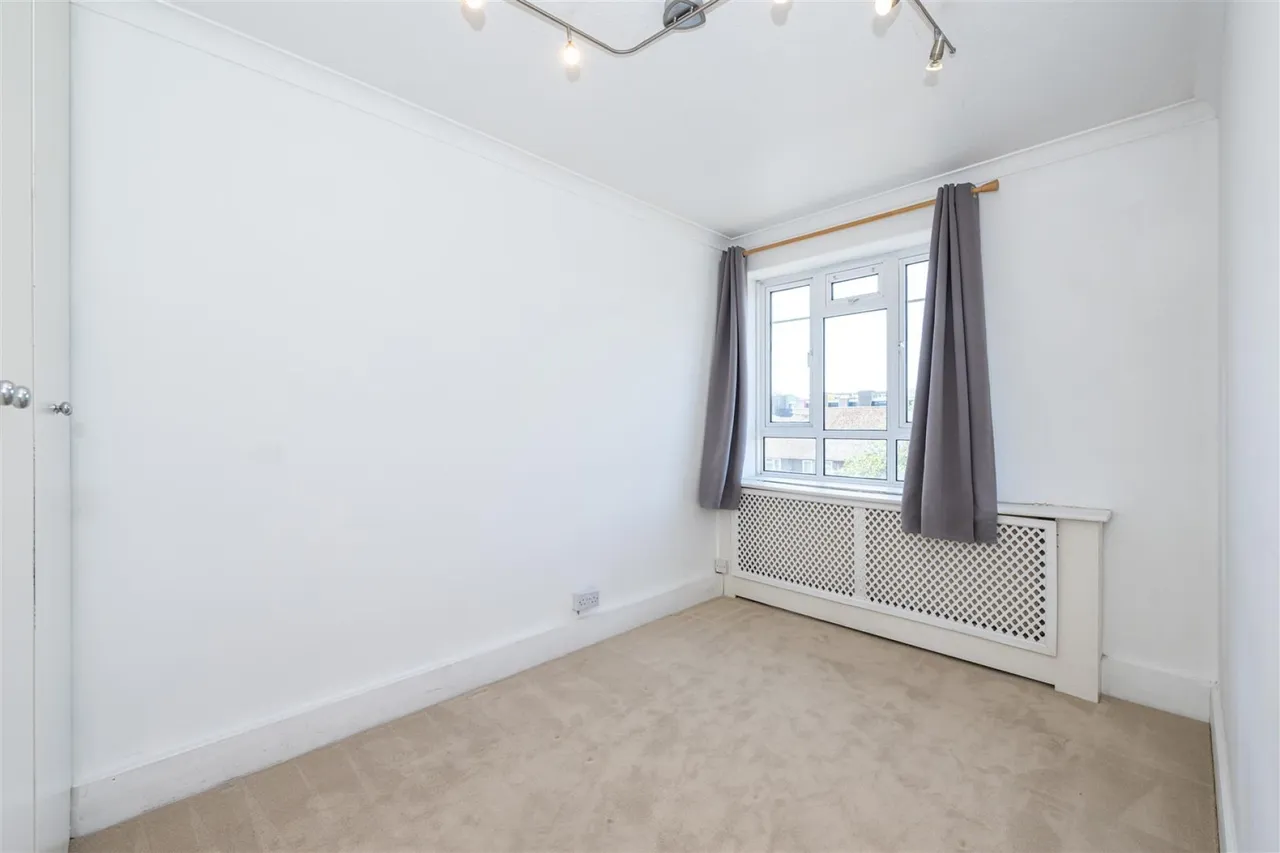 Auckland House, White City Estate, London, photo 6