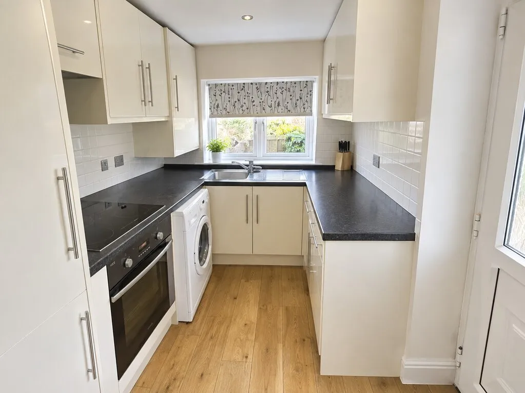 Mill Lane, Birkenshaw, BD11, photo 3