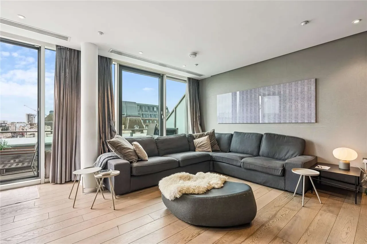 2 bed flat to rent — Wardour Street, London, W1D 6QF