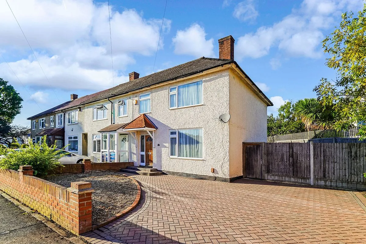 3 bed house for sale, Tine Road, Chigwell, IG7