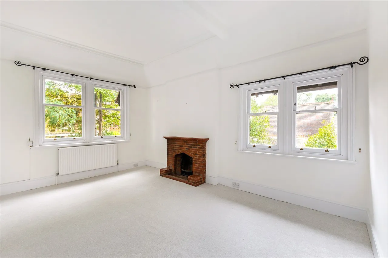 Mostyn Court, Egerton Road, Weybridge, KT13, photo 4
