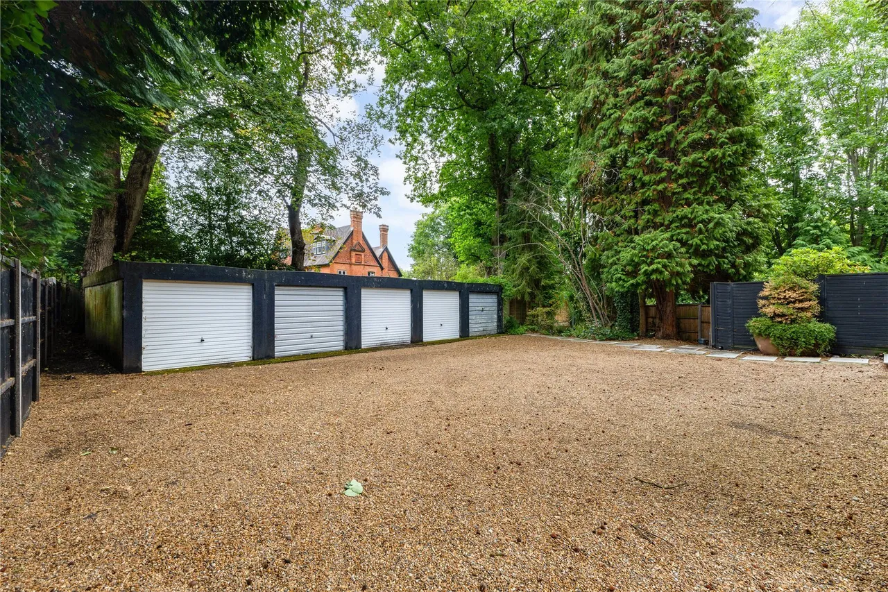 Mostyn Court, Egerton Road, Weybridge, KT13, photo 9