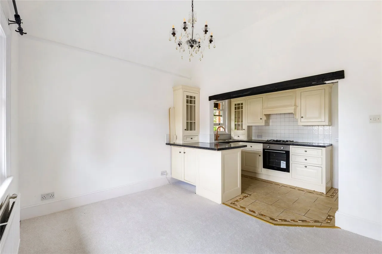 Mostyn Court, Egerton Road, Weybridge, KT13, photo 5