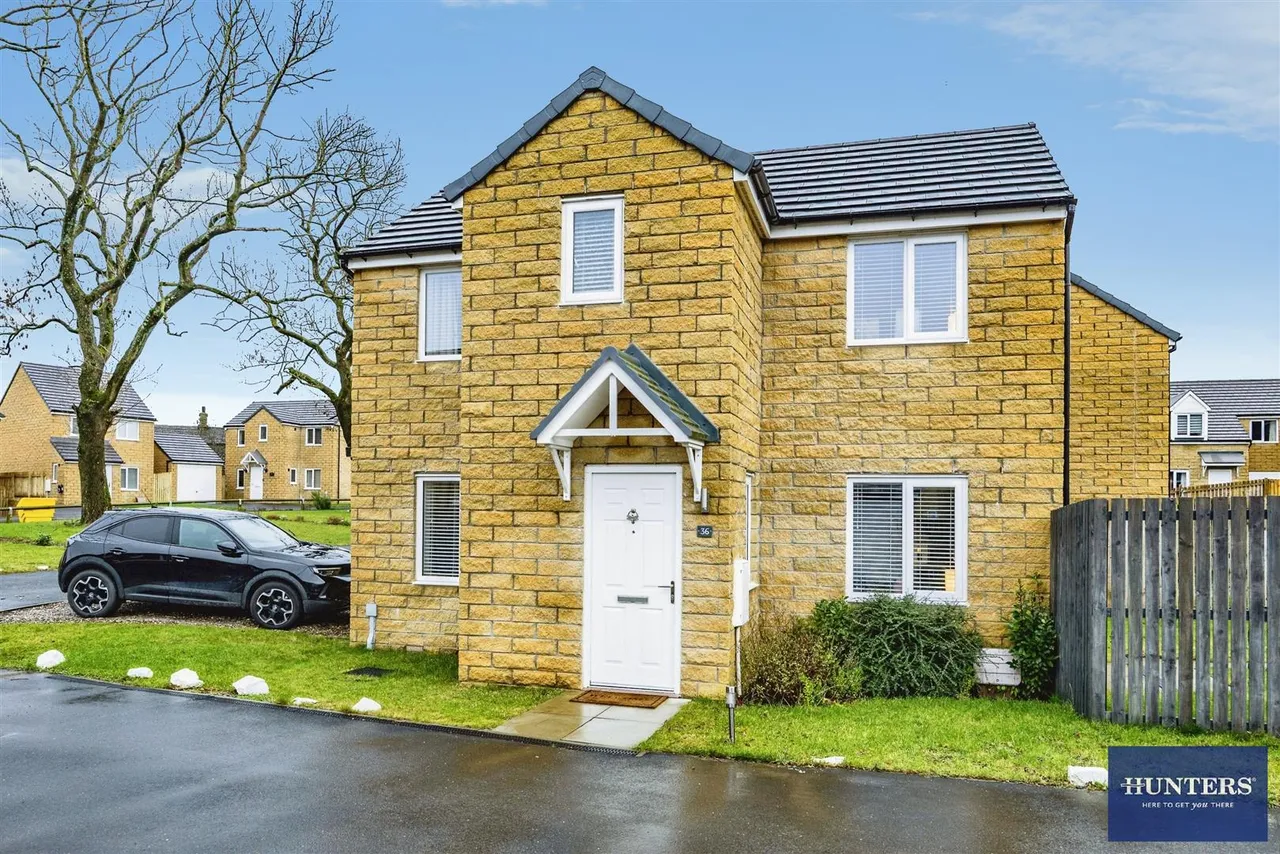 3 bed house for sale — Woodland Crescent, Hilfax, HX2 8WF
