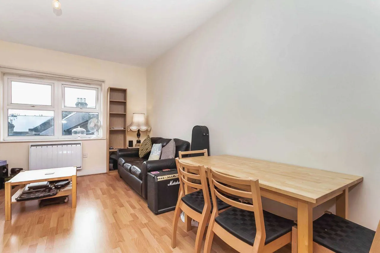 1 bed flat to rent — Ridley Road, London, SW19 1ET