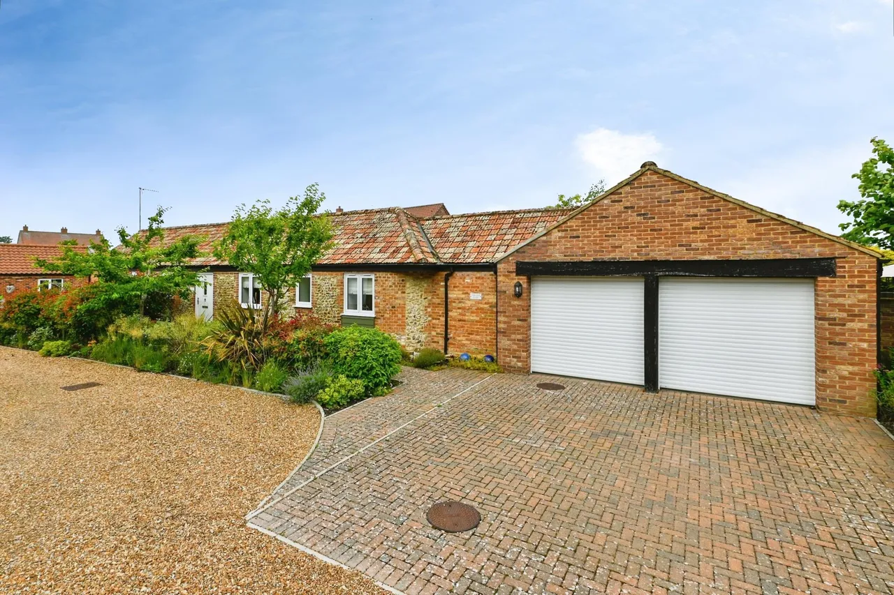 3 bed character property for sale, Hall Farm Road, Gayton, PE32