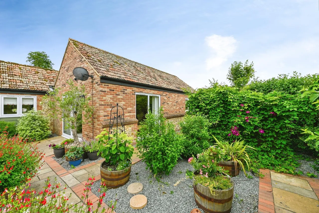 Hall Farm Road, Gayton, PE32, photo 18
