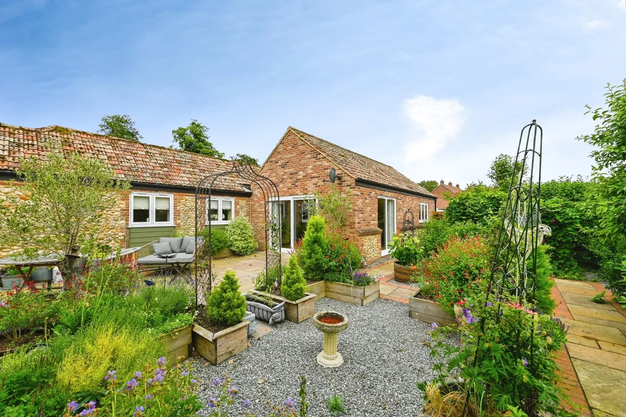 Hall Farm Road, Gayton, PE32, photo 2
