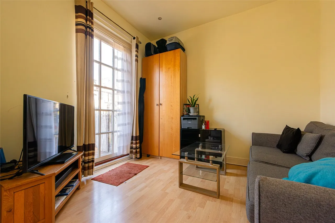 Tollington Road, London, photo 2