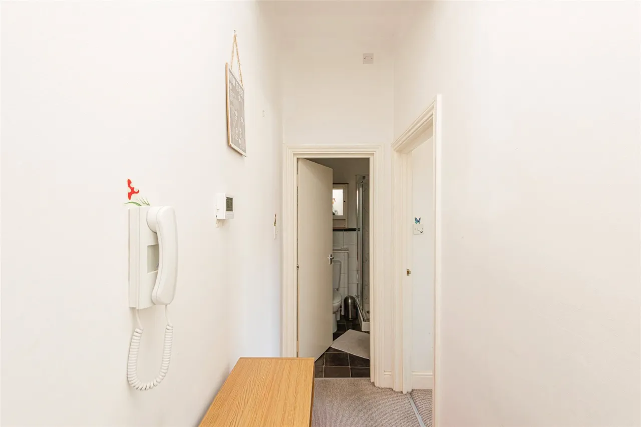 Tollington Road, London, photo 8