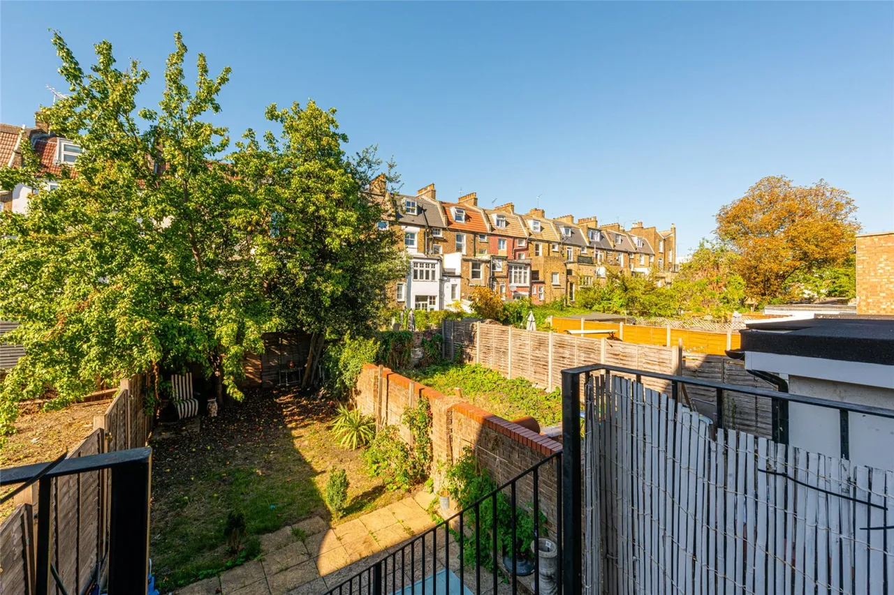 Tollington Road, London, photo 13