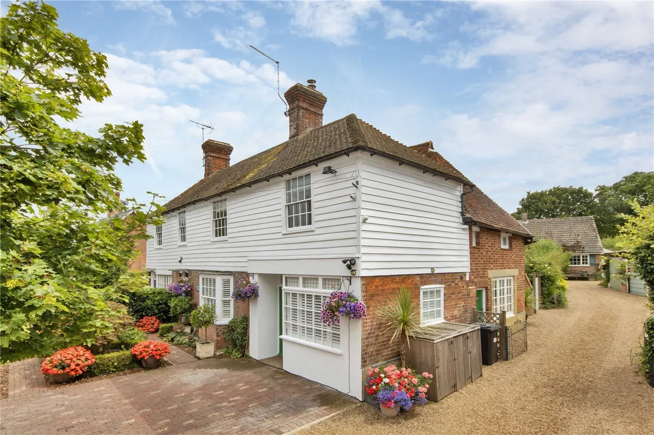 4 bed property for sale, The Street, Sissinghurst, TN17