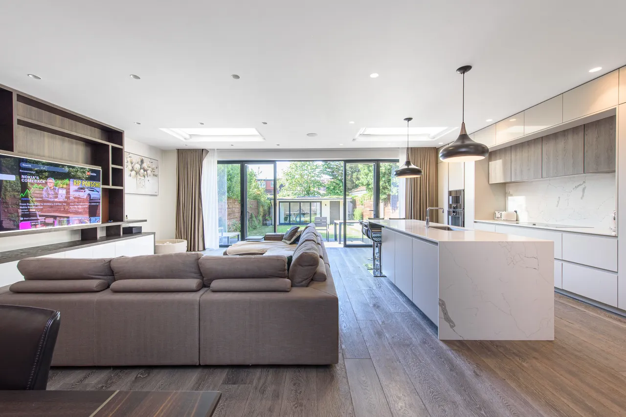 5 Elliot Road, London, photo 8
