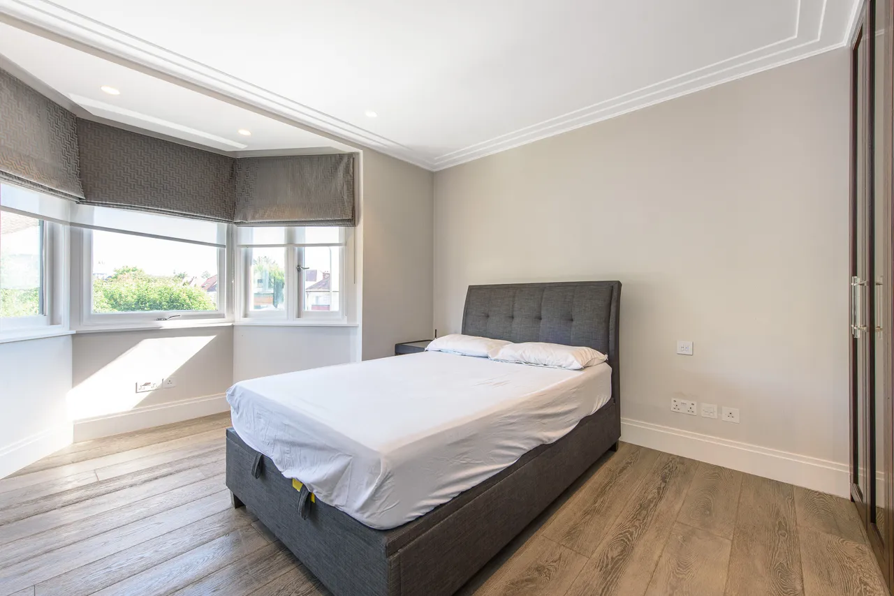 5 Elliot Road, London, photo 9