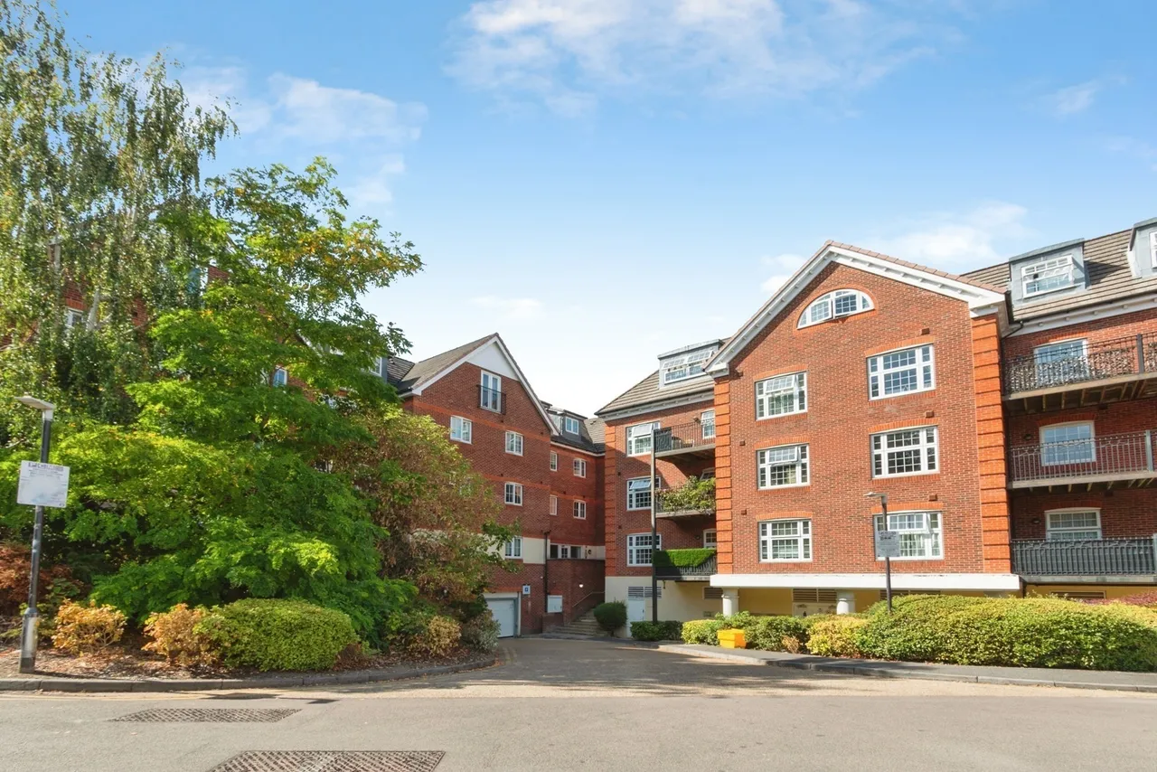 London Road, Camberley, GU15, photo 6