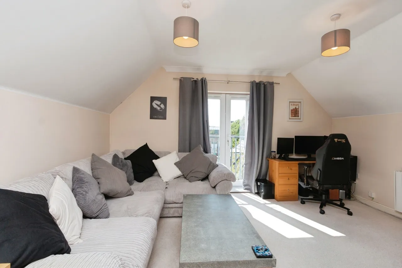 London Road, Camberley, GU15, photo 13