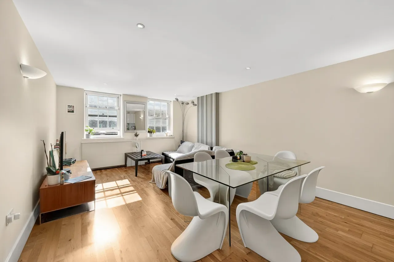2 bed flat for sale, Kings Terrace, London, NW1
