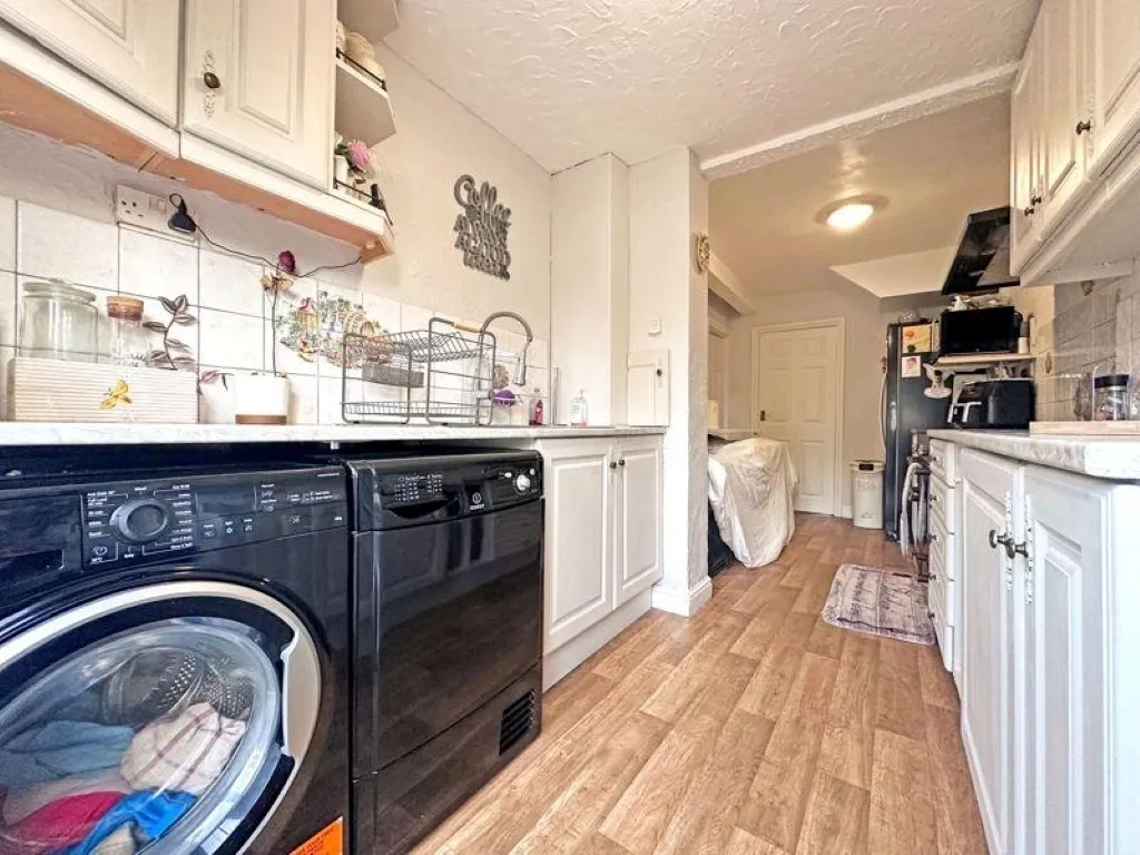 Bertram Close, Tipton, DY4, photo 6