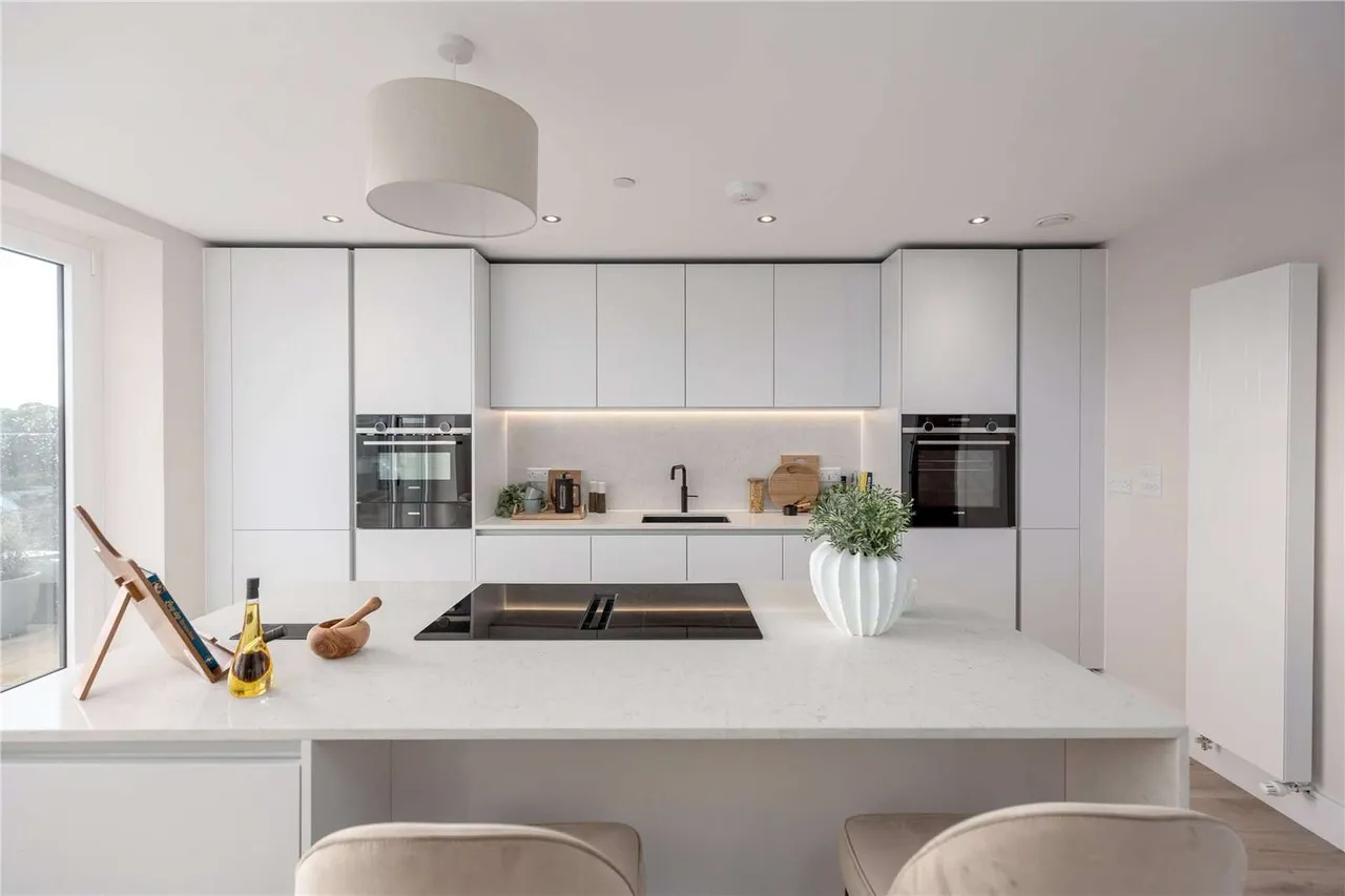 Flat 31 Logie Green Road, Edinburgh, Midlothian, EH7 4GR, photo 2