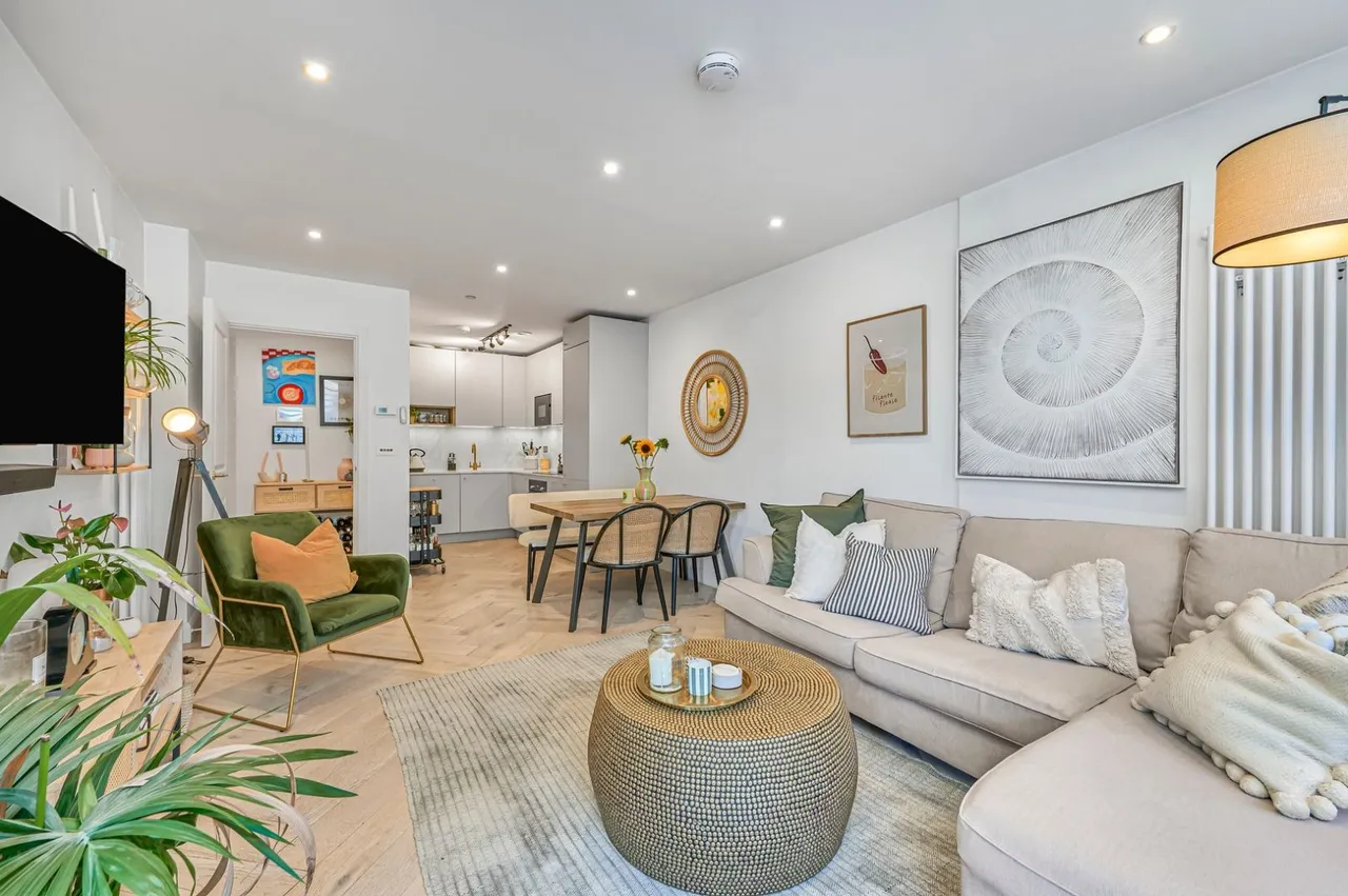 1 bed flat for sale, Ravensbury Terrace, Earlsfield, SW18