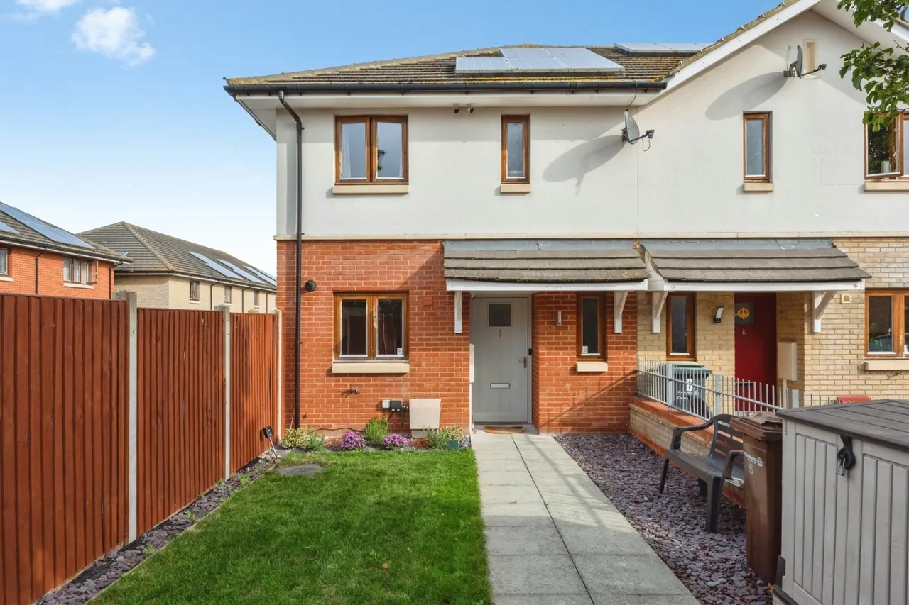 3 bed house for sale, Raleigh Close, Gravesend, DA12