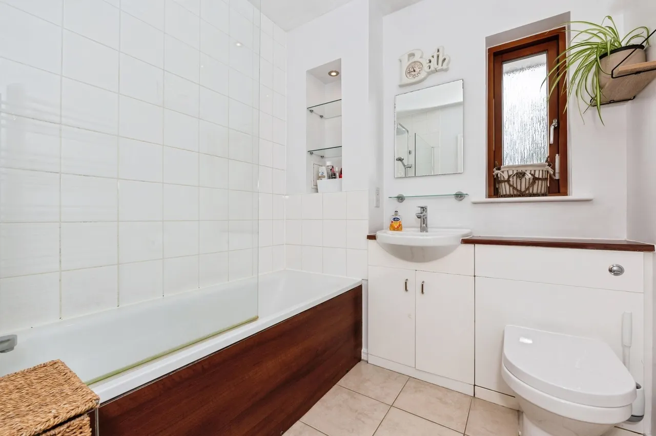 Raleigh Close, Gravesend, DA12, photo 15