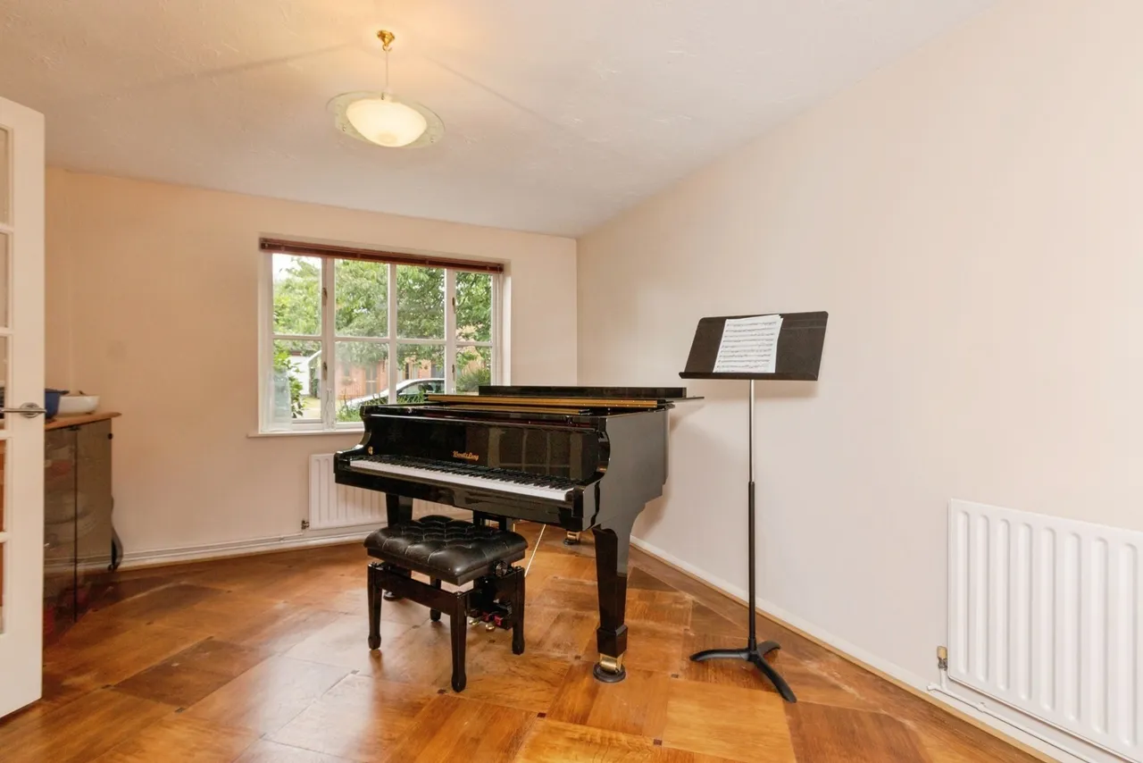 Meadowland, Chineham, RG24, photo 16