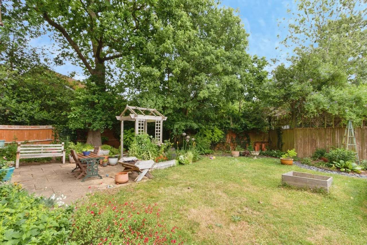 Meadowland, Chineham, RG24, photo 4