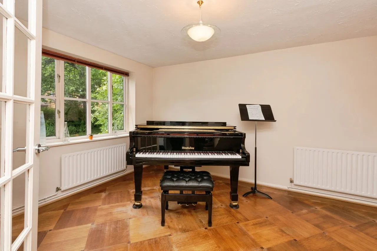Meadowland, Chineham, RG24, photo 3