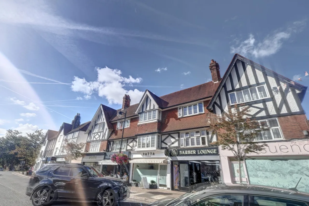 2 bed flat to rent, Sycamore Road, Amersham, HP6