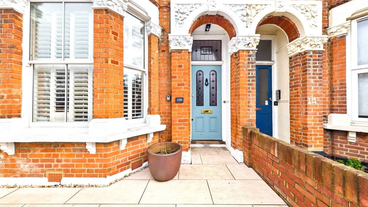 4 bed house to rent — Charlton Church Lane, London, SE7