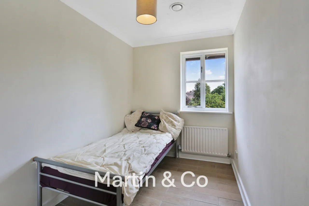 Maybury Court, 131-133 Haling Park Road, photo 11