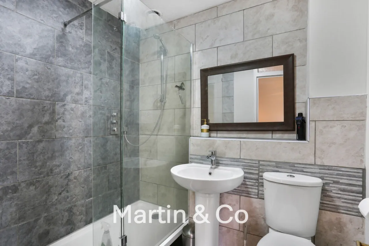 Maybury Court, 131-133 Haling Park Road, photo 10