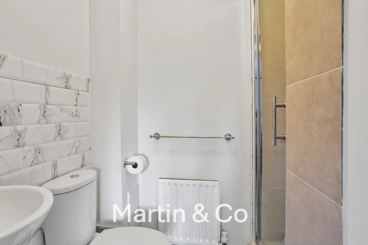 Maybury Court, 131-133 Haling Park Road, photo 8