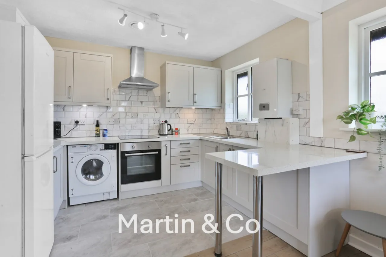 Maybury Court, 131-133 Haling Park Road, photo 5