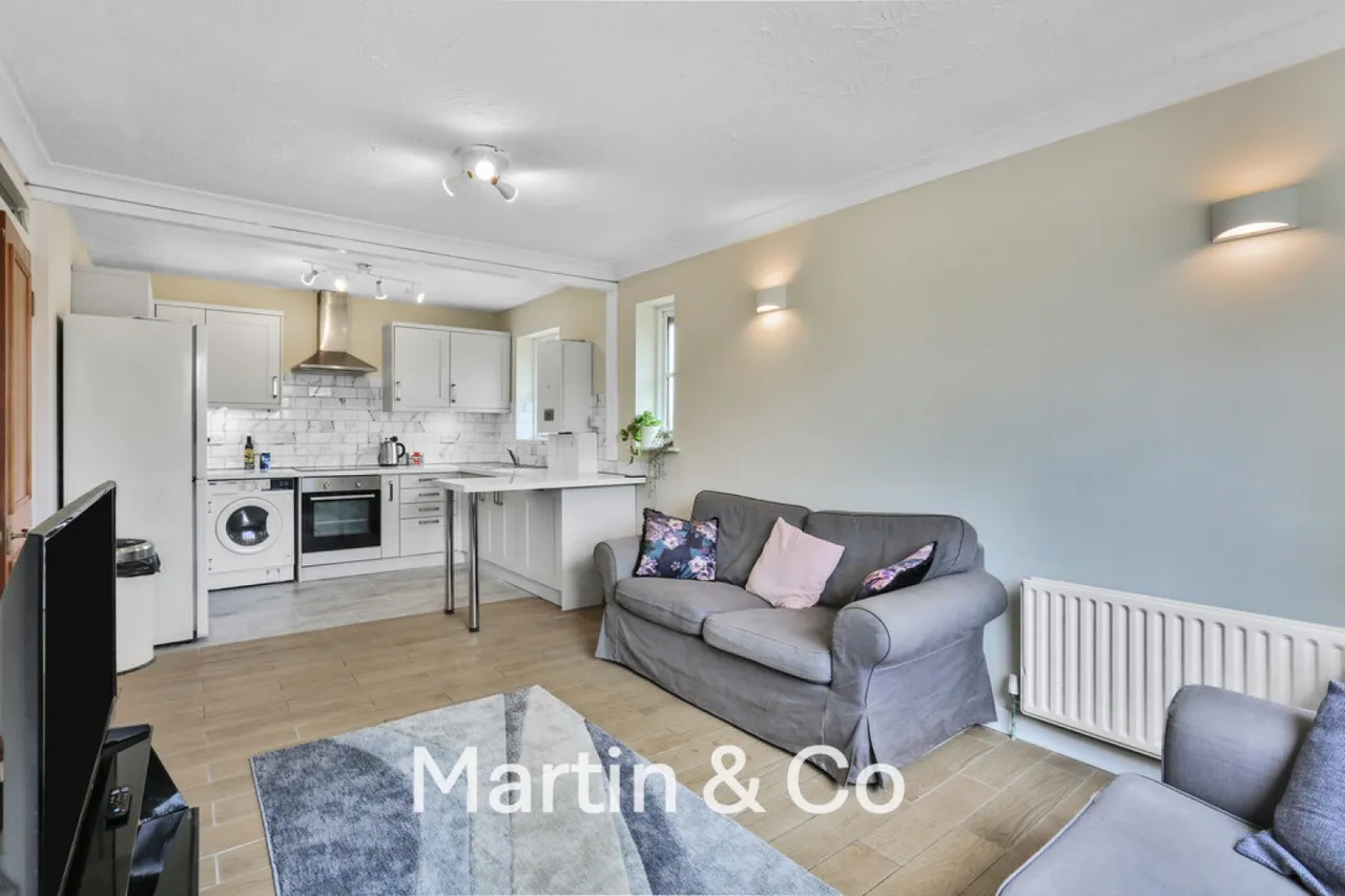 Maybury Court, 131-133 Haling Park Road, photo 4