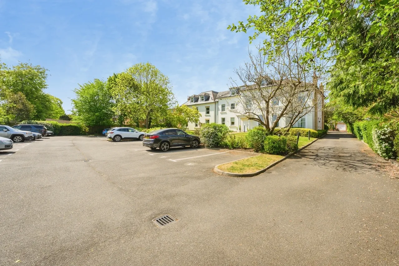 Ladbroke Road, Redhill, RH1, photo 13