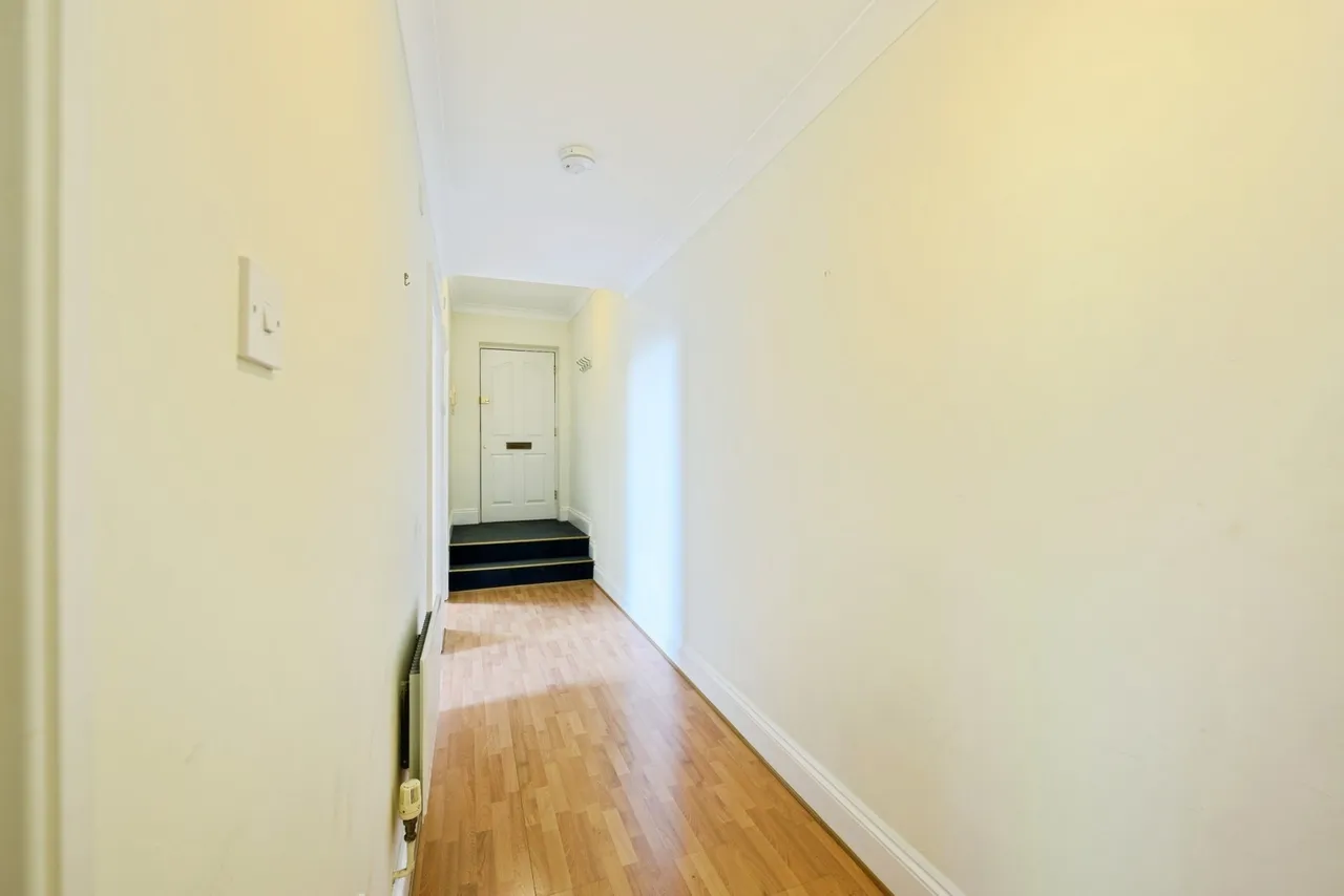 Ladbroke Road, Redhill, RH1, photo 10
