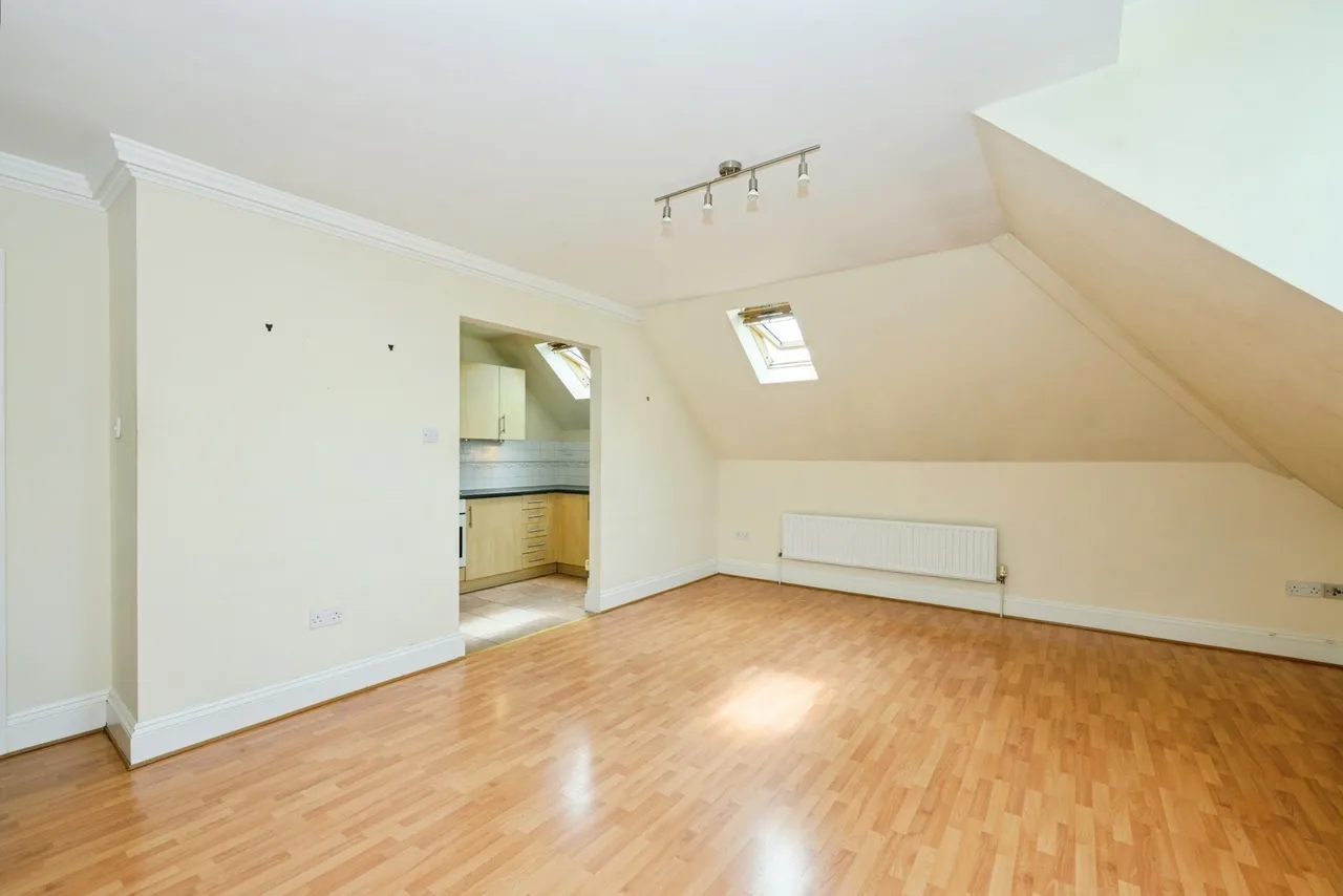 Ladbroke Road, Redhill, RH1, photo 2