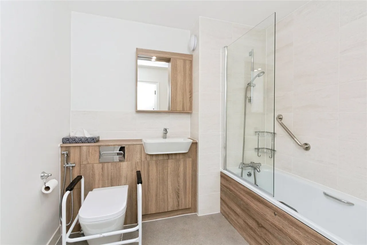 London Road, Basingstoke, RG21, photo 4