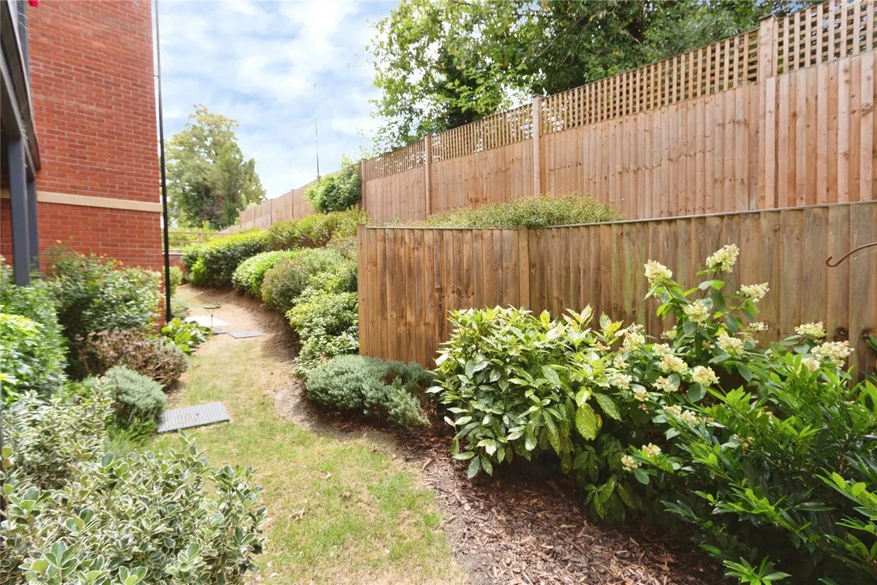 London Road, Basingstoke, RG21, photo 16
