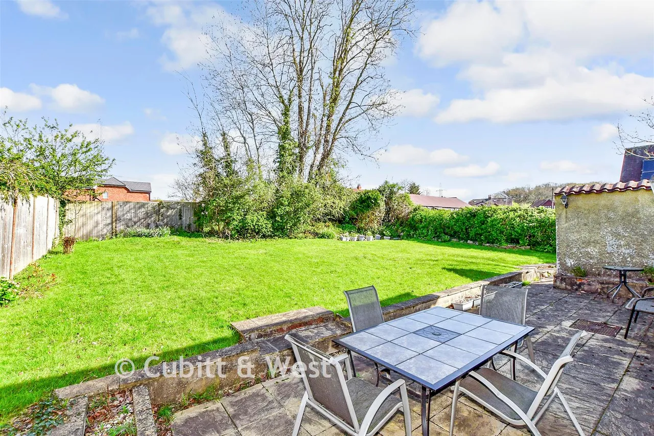 School Lane, Denmead, PO7, photo 2