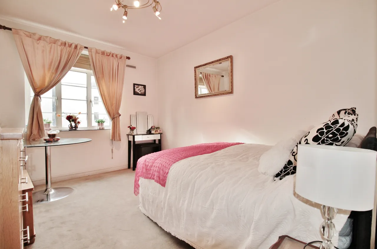 Hammersmith Road, Hammersmith, W6, photo 12