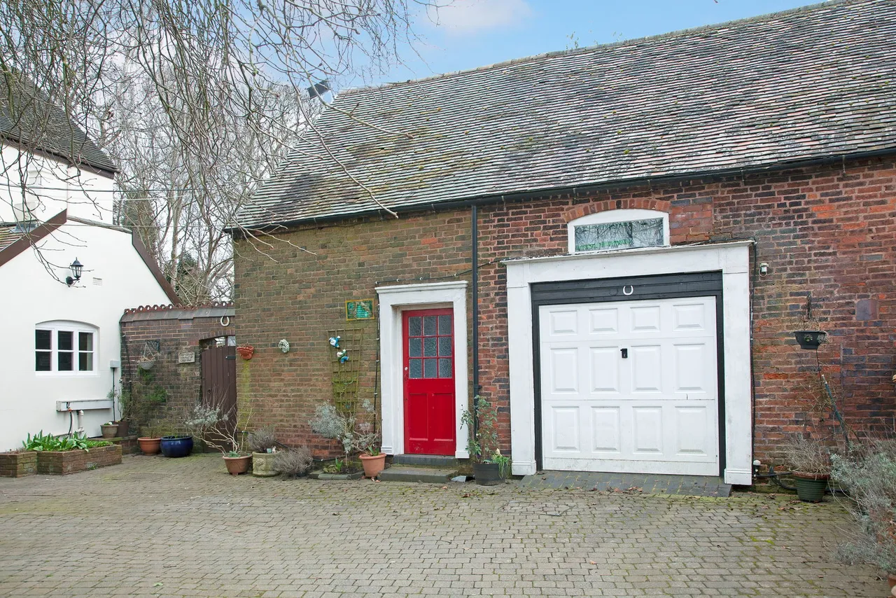 The Moot House, The Green, WS9, photo 13