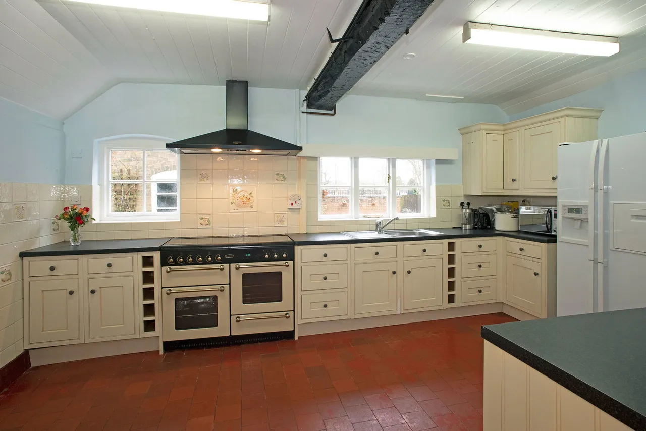 The Moot House, The Green, WS9, photo 31
